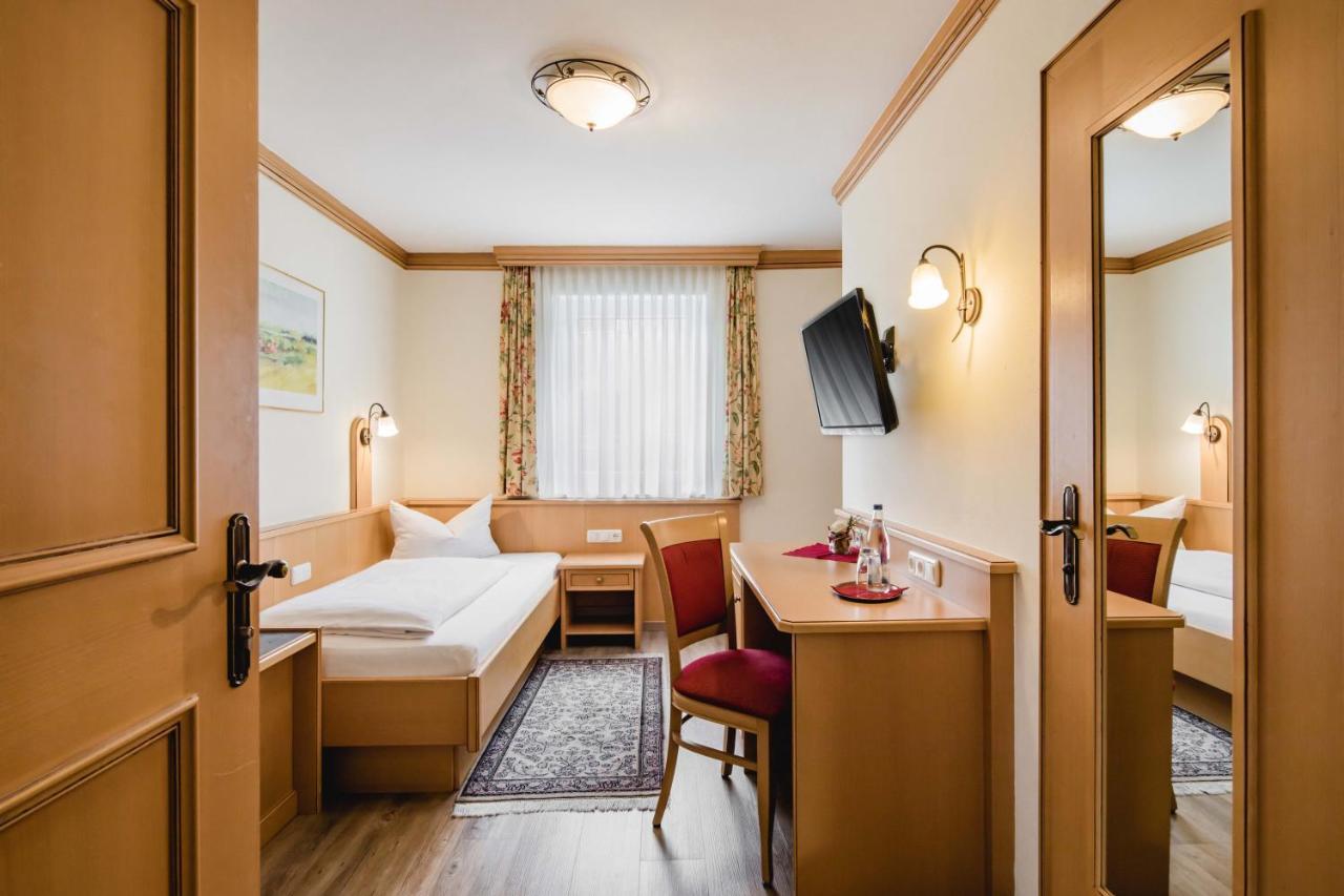 Hotel Bayrischer Loewe Osterhofen Exteriér fotografie