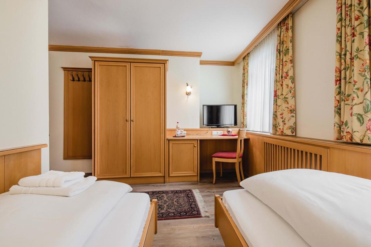 Hotel Bayrischer Loewe Osterhofen Exteriér fotografie