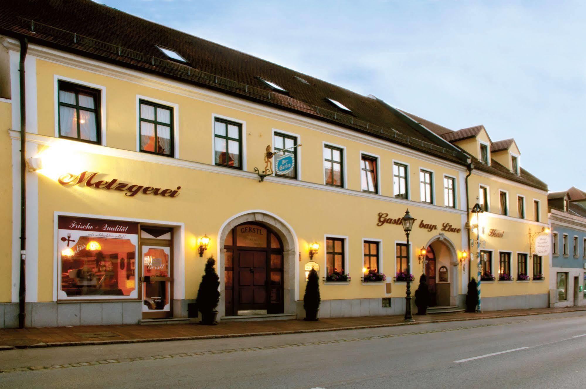 Hotel Bayrischer Loewe Osterhofen Exteriér fotografie